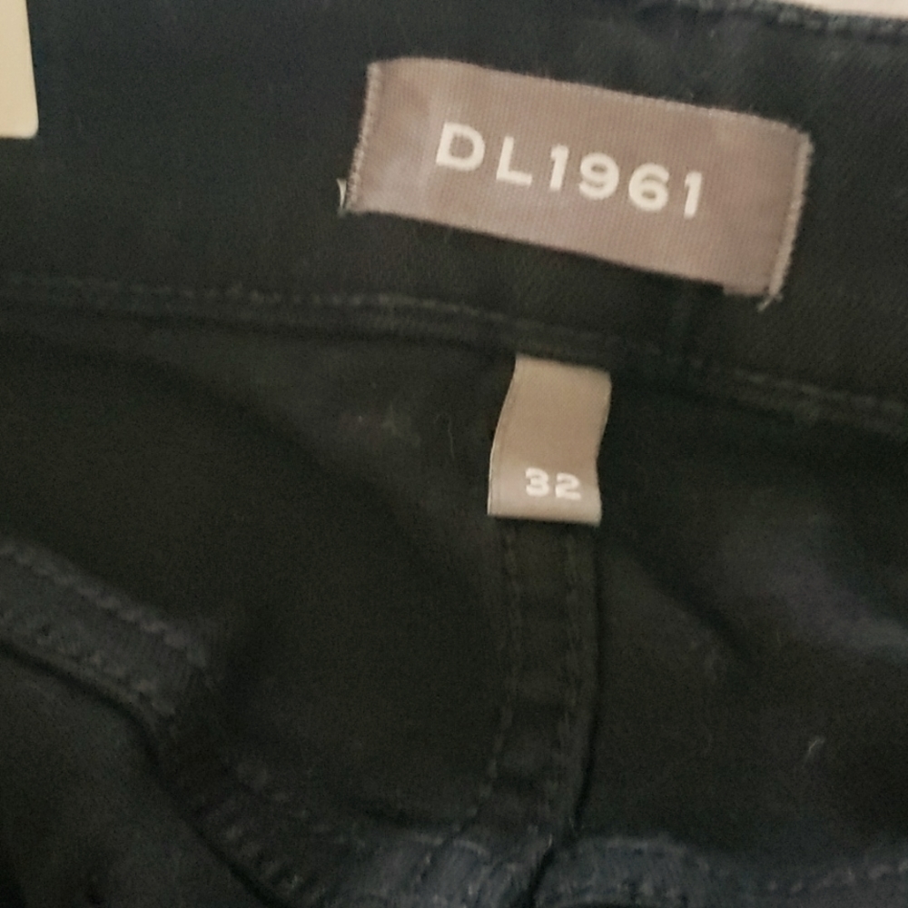 DL1961 Bridget crop in henderson which is rich black, brand new!!! - Picture 5 of 7